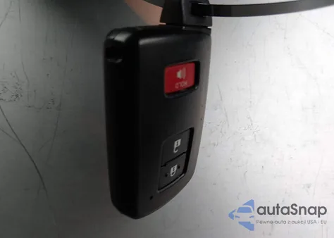 2014 Toyota Prius C Three из США, поврежденный, VIN JTDKDTB31E1076558